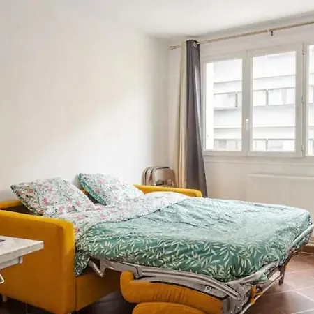 Superbe Studio Gambetta Paris