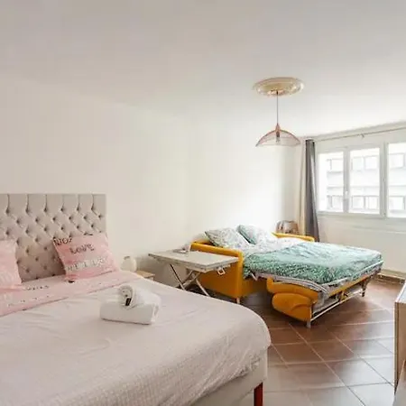 Superbe Studio Gambetta Apartment Paris